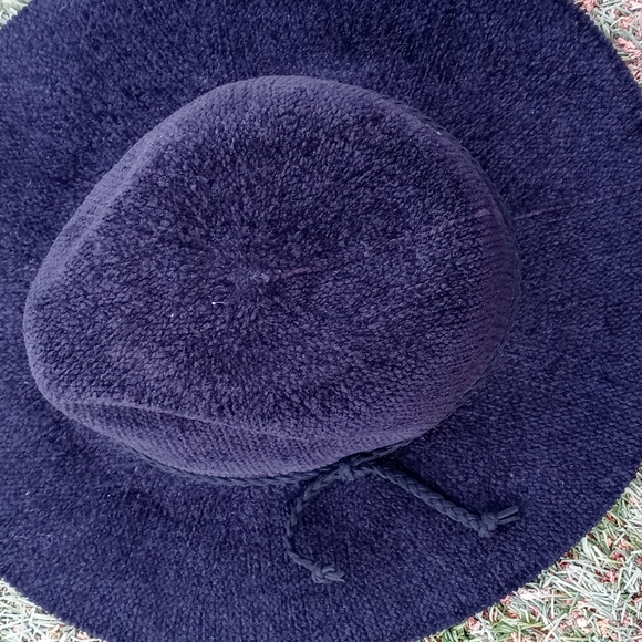 black hat - Picture 2 of 5